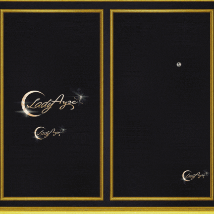 „Leder. Macht. Kontrolle – Deine Herrin sieht alles.“