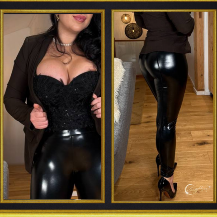 Glanz-Lack-Leggings, eleganter Blazer & High-Heel-Power